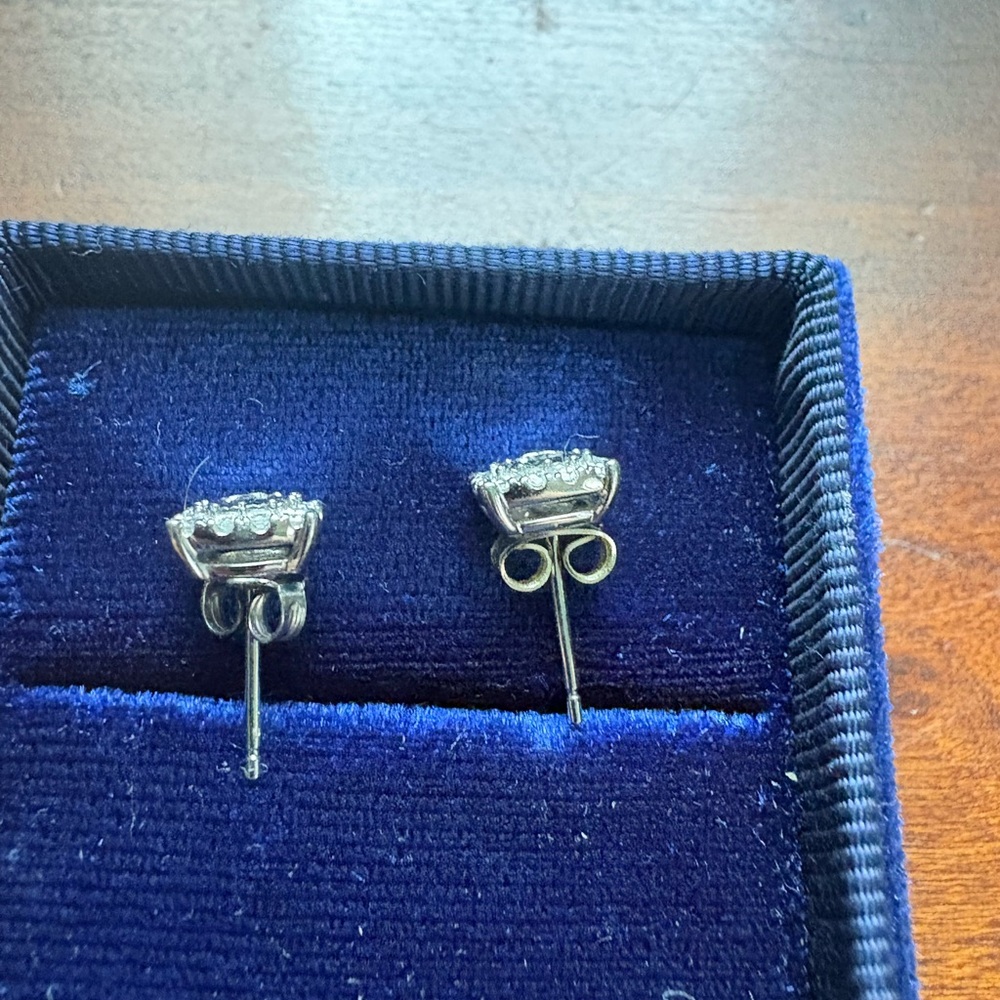 Diamond Stud Earrings 14kt gold - Picture 3 of 13